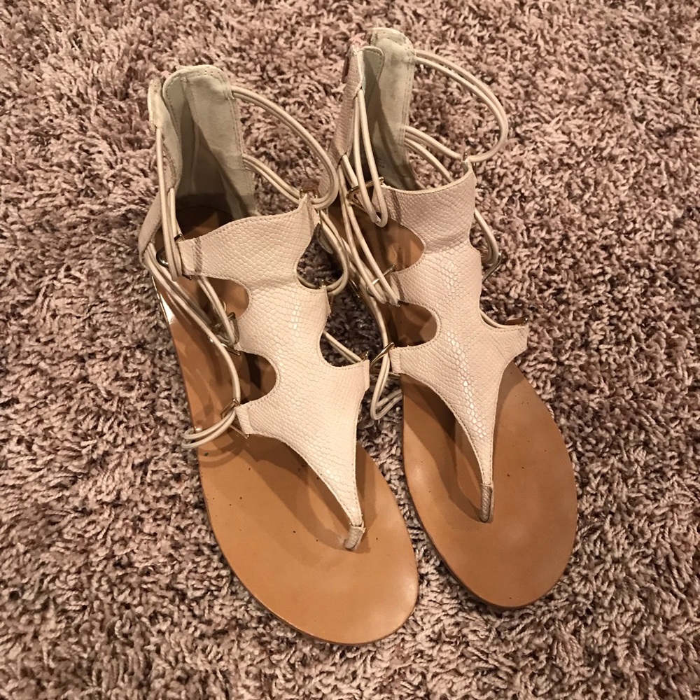 Aldo sandal nude and gold